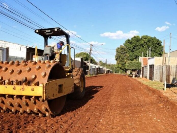 Obras de drenagem e pavimentação asfáltica no Residencial Oliveira avançam