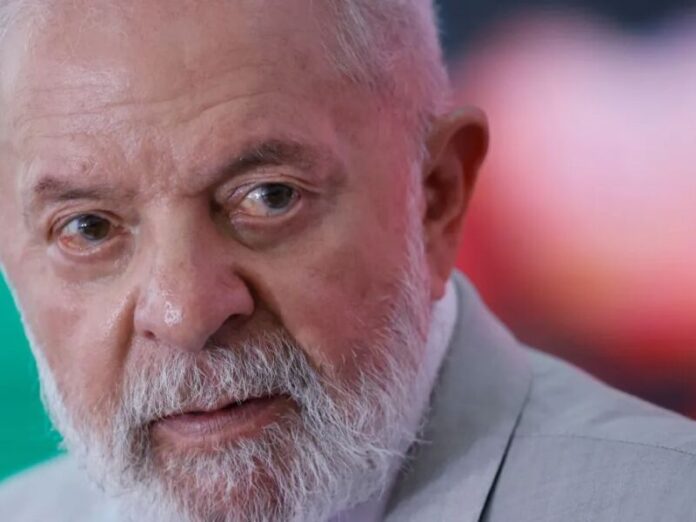 Com queda na popularidade, Lula agenda reunião ministerial