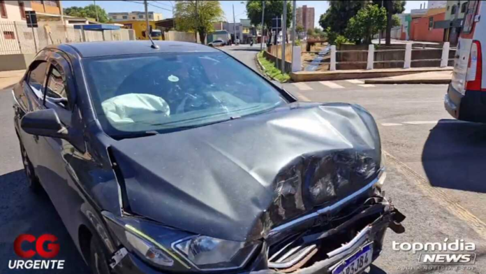 Acidente entre carros deixa motorista de aplicativo ferido na Ernesto Geisel (vídeo)