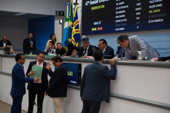 Vereadores analisam seis projetos e dois vetos na sessão desta quinta-feira