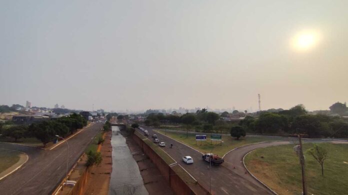 40ºC e tempo de deserto: segunda-feira 'maligna' para saúde em MS