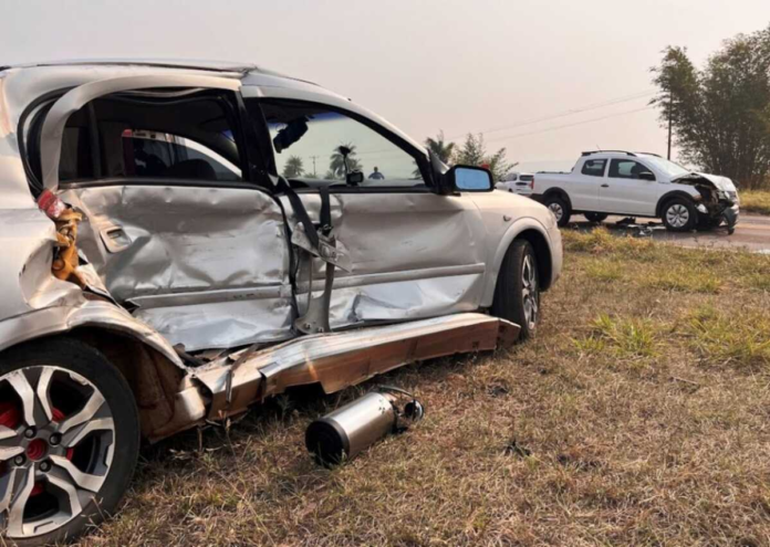 Acidente grave entre carros deixa família com crianças ferida na MS-141, em Ivinhema