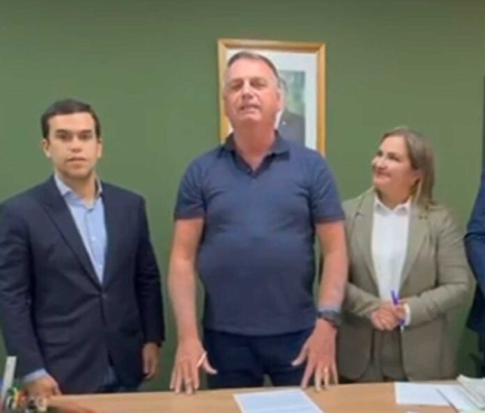 Bolsonaro aparece pela primeira vez na campanha de Beto Pereira