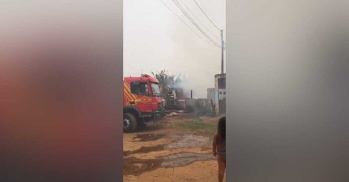 Briga entre irmãos termina com casa incendiada no São Conrado (vídeo)