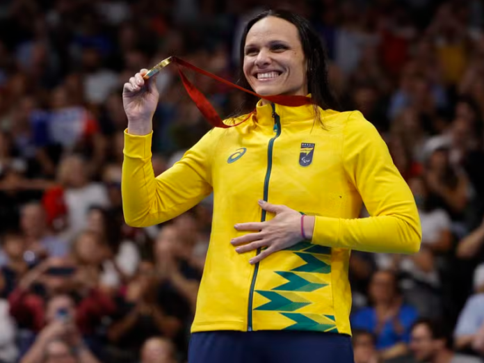Carol Santiago conquista terceiro ouro nas Paralimpíadas 2024
