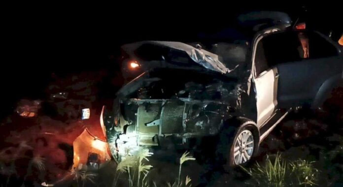 Homem morre e duas pessoas ficam feridas em acidente entre carro e moto em Vicentina