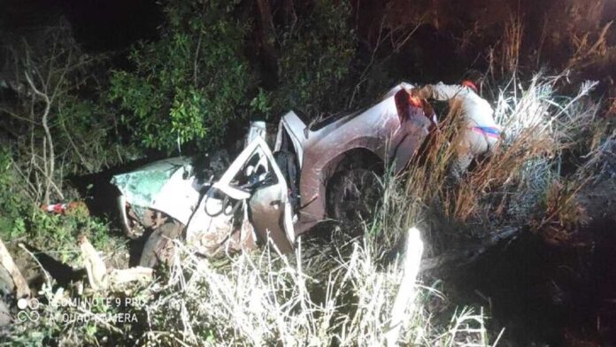 Ocupante de picape morre e homem é resgatado em estado grave em acidente na BR-262, em Miranda