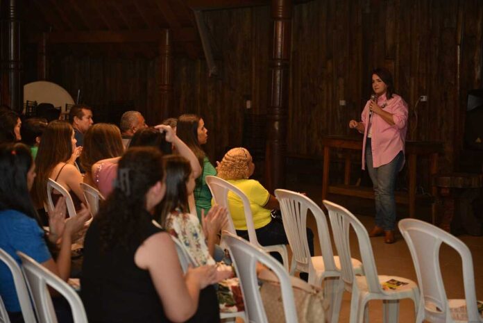 Prefeita Adriane dialoga com moradores e cita avanços da gestão de projetos em Campo Grande