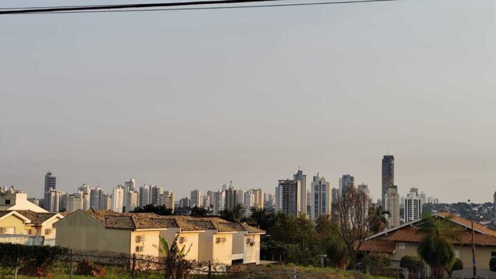 Terça amanhece amena, mas frio começa a se despedir e máximas chegam a 34° em MS