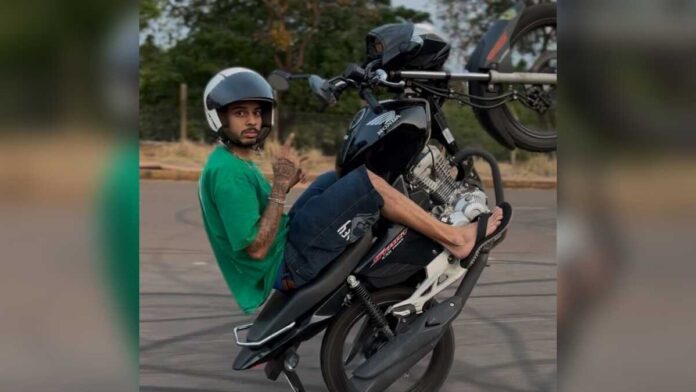 'Vitinho do grau': motociclista morto em acidente com ônibus era conhecido por manobras radicais