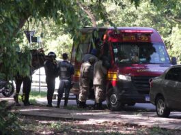 Acidente entre carro e moto deixa homem ferido no Parque dos Poderes (vídeo)