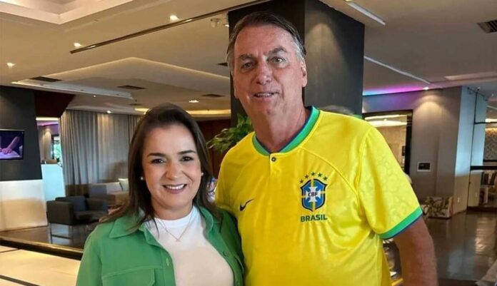 Ao lado de Tereza, Bolsonaro anuncia apoio para Adriane Lopes