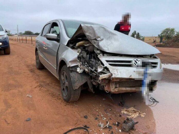 Bêbado, motorista dorme em carro após colisão com caminhonete em Três Lagoas