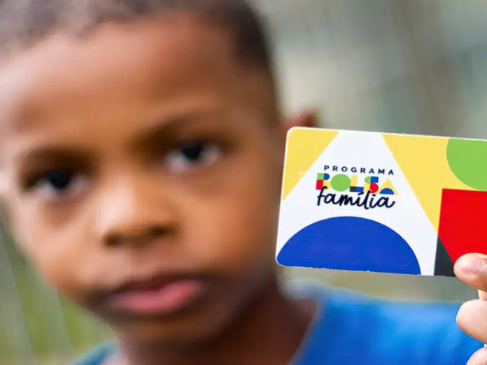 Caixa paga beneficiários do NIS final 0 e encerra Bolsa Família de outubro