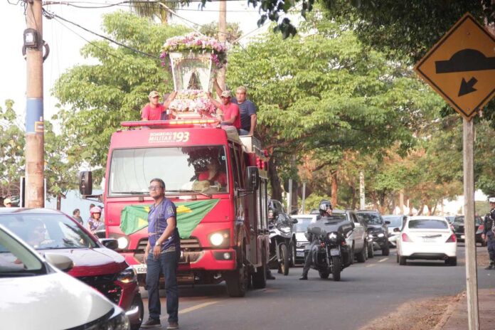 Carreata em honra a Nossa Senhora Aparecida reúne centenas de fiéis em Campo Grande (vídeo)