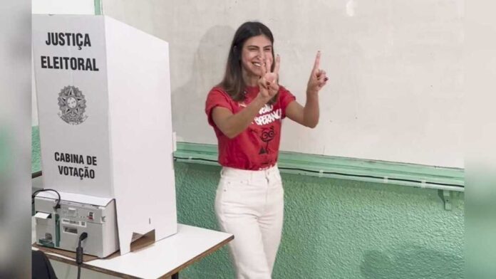 Com coração cheio de esperança, Camila Jara vota em Campo Grande (vídeo)