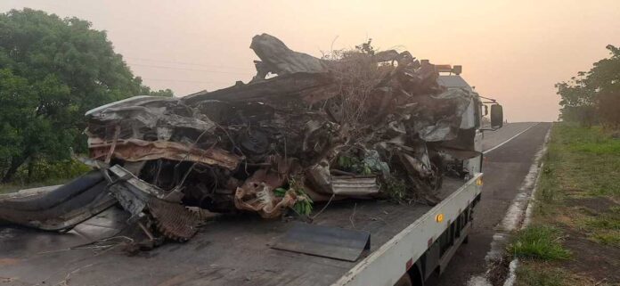 Destroços de acidente que causou morte são retirados da BR-162