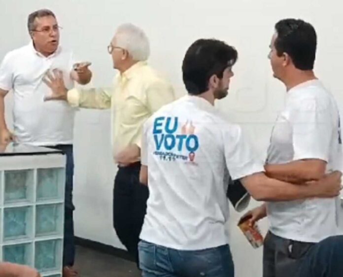 Em vez de propostas, candidatos trocam ofensas e porradas em Cassilândia (vídeo)
