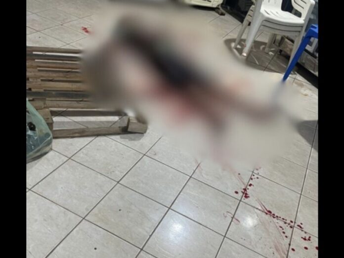 Esfaqueado e ensanguentado, homem pede ajuda em conveniência de Coxim
