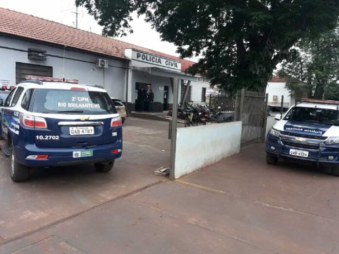 Ex-marido tenta invadir casa e mulher se salva em base da PM em Rio Brilhante