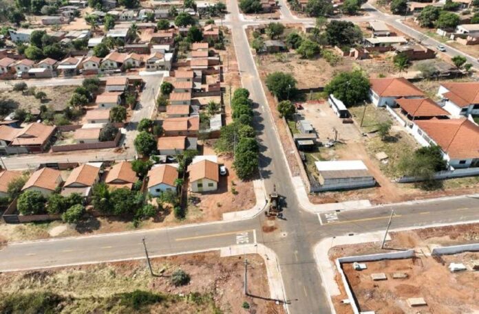 Governo de MS avança obra e deve asfaltar 100% de bairro antigo em Rio Negro