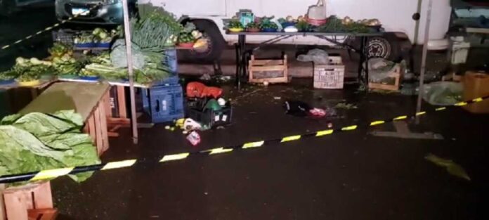 Homem é baleado por dupla de moto na feira das Moreninhas (vídeo)