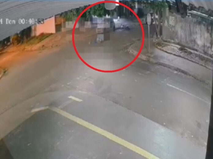 JD1TV: Motoqueiro voa sobre carro em acidente e fica em estado grave em Dourados