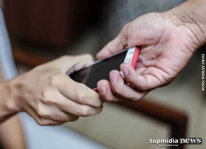 Motoentregador tem moto e celulares roubados por 'clientes' no Residencial Vila Bela