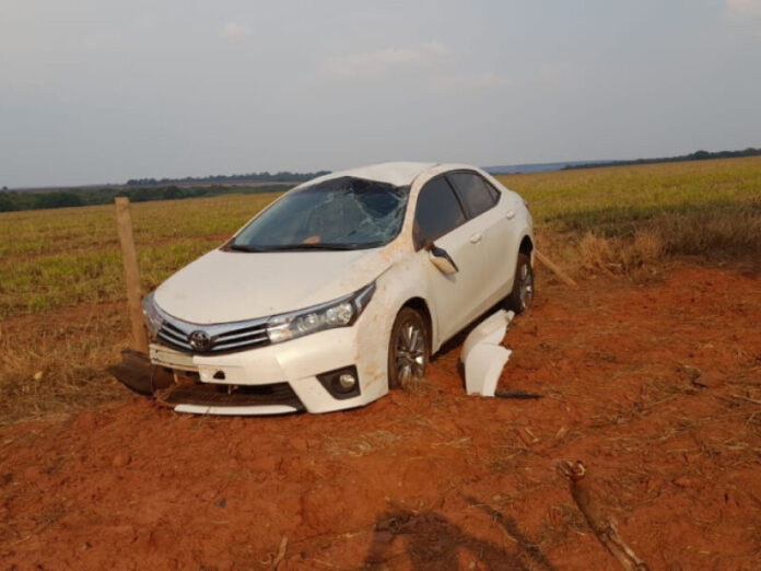 Motorista se distrai com pet e capota veículo na MS-316, em Paraíso das Águas