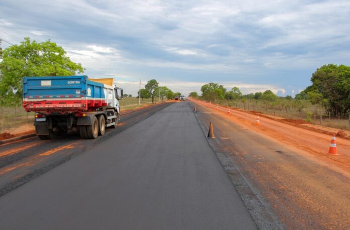 Obras de duplicação da via de acesso ao Balneário avançam Obras de duplicação da via de acesso ao Balneário avançam com pavimentação asfáltica