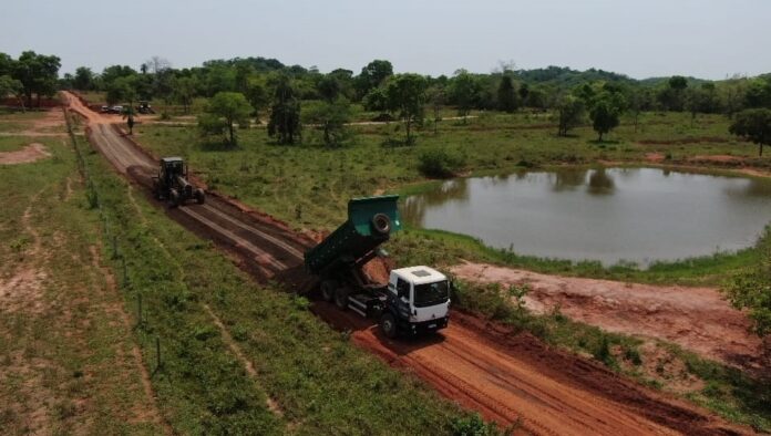 Patrulha ambiental do PROSOLO  adequa estradas rurais e melhora acesso na região da bacia do Rio Formoso em Bonito