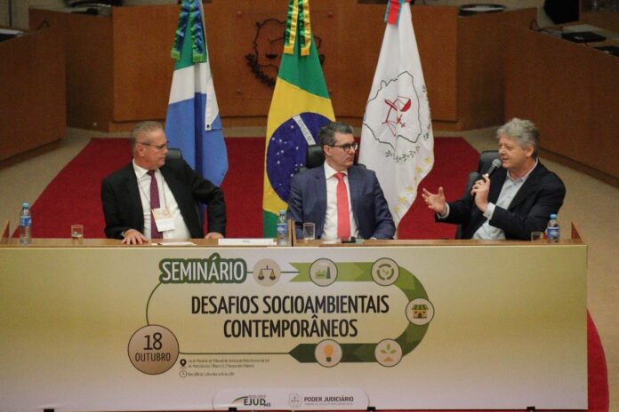 Secretário reforça transversalidade do Governo no TJMS durante palestra sobre políticas públicas de enfrentamento de mudanças climáticas