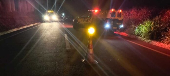 Batida em picape parada na rodovia deixa 2 feridos na MS-473, em Nova Andradina