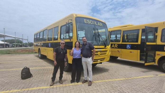 Bonito recebe ônibus escolar por meio do programa Caminho da Escola