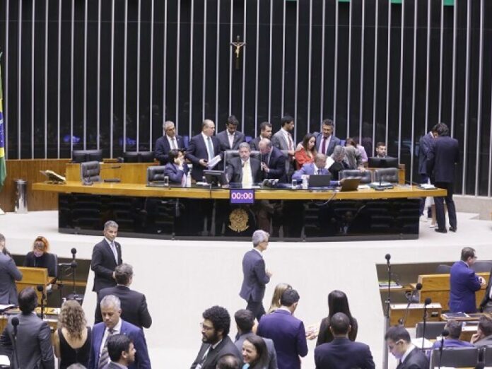 Câmara recebe textos do pacote de corte de gastos