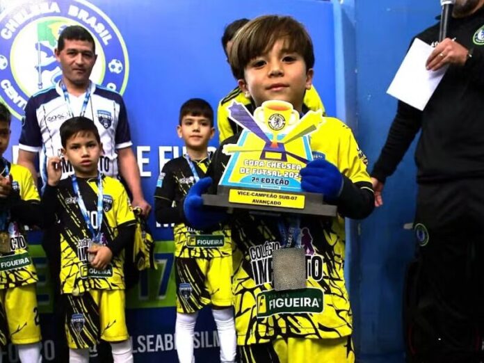 Campo-grandense de 7 anos se destaca no futebol e é chamado pelo Santos