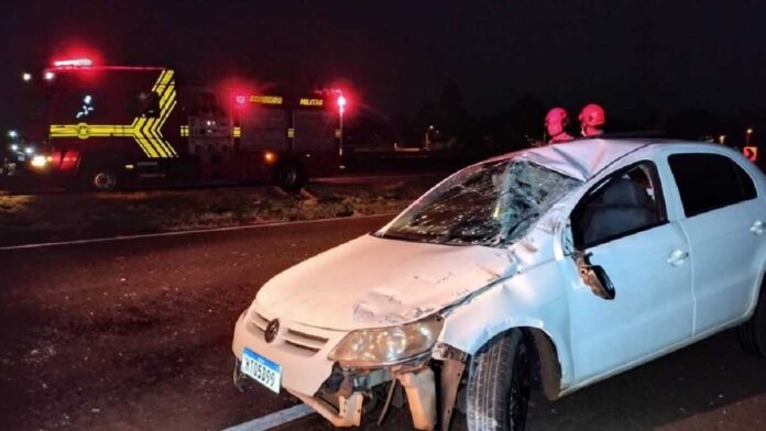 Carro capota na BR-163 e deixa mãe e filha feridas