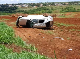 Cinco pessoas ficam feridas, com uma em estado grave, em capotamento na BR-060, em Paraíso das Águas