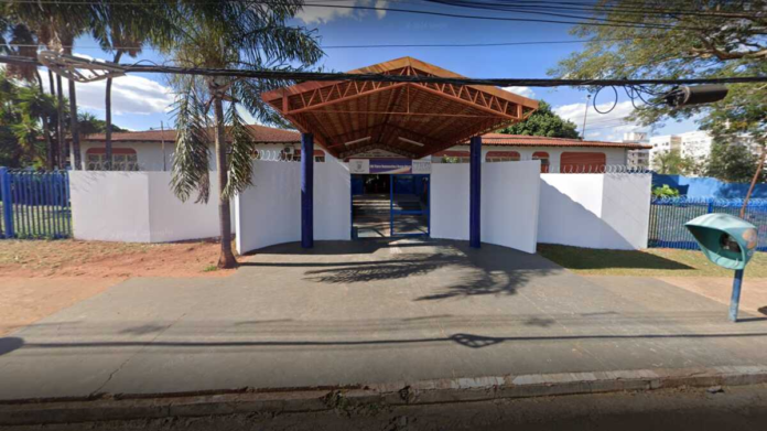 De chinelo a uso de celular, mãe denuncia proibições de escola municipal de Campo Grande