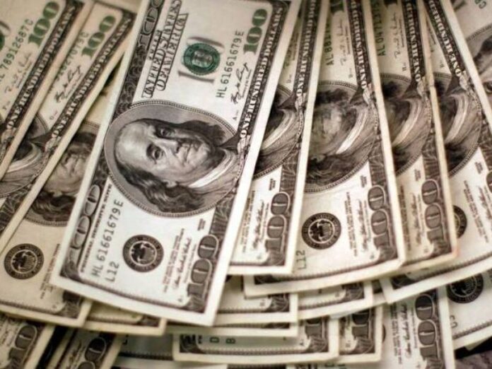 Dólar fecha em R$ 5,91, maior valor da história, com incerteza fiscal