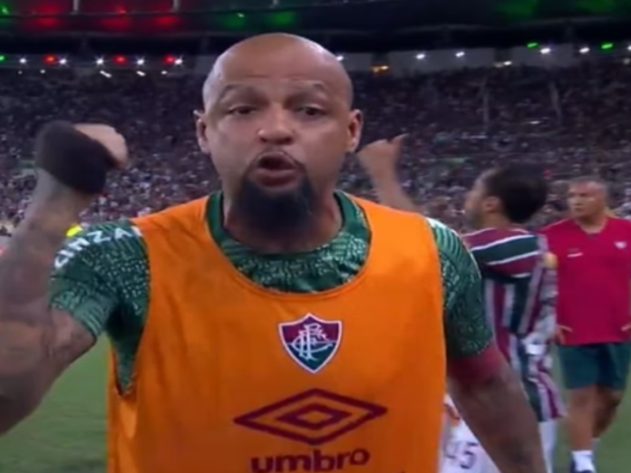 Felipe Melo, do Fluminense, é expulso no Maracanã após fazer gesto de roubo