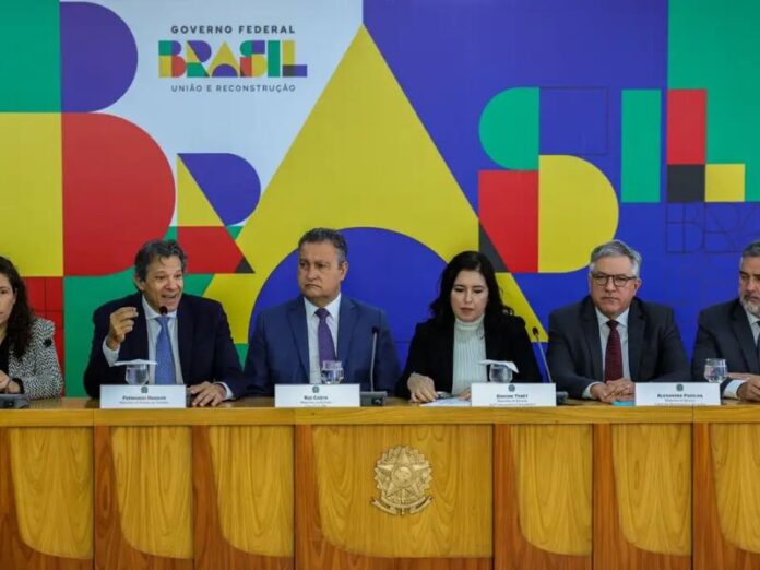 Governo deve economizar R$ 327 bilhões em 5 anos com o 'Pacote de Corte de Gastos'