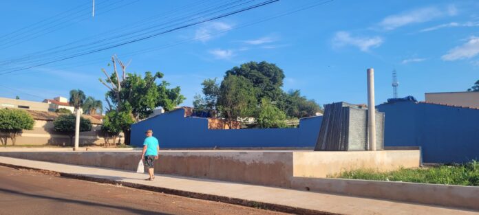 Iniciativa de Ronilço Guerreiro, obras da primeira Praça dos Livros do Brasil avançam em Campo Grande