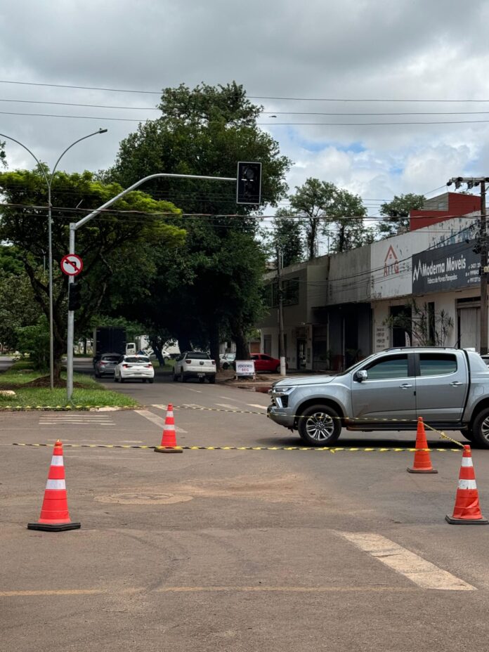 Ladrões agem novamente e desta vez semáforo na Avenida Brasil é o alvo