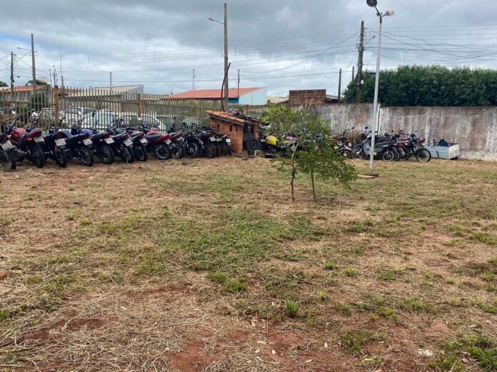 Ladrões levam moto e bicicletas elétricas de pátio do Detran em Nova Andradina