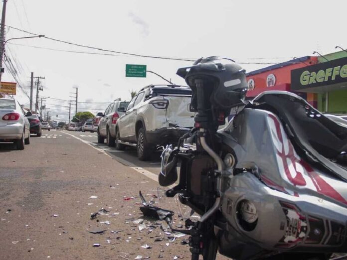 Motociclista que bateu na traseira de picape na Avenida Bandeirantes morre na Santa Casa