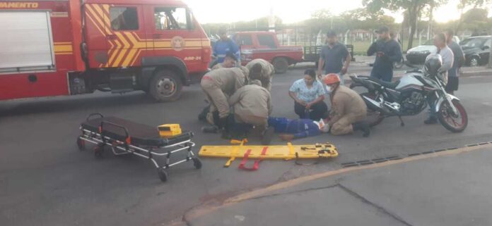 Motociclista sofre fratura exposta após ser atingido por carro em Corumbá