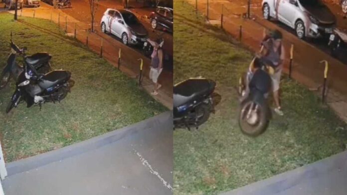 Mulher é flagrada furtando moto durante a madrugada em Dourados (vídeo)