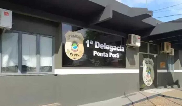 Mulher flagra traição do marido e acerta cabeça dele com uma pedra em Ponta Porã