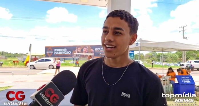 Por medo, jovem não arrisca passar por baixo e perde 2° dia de prova do Enem (vídeo)